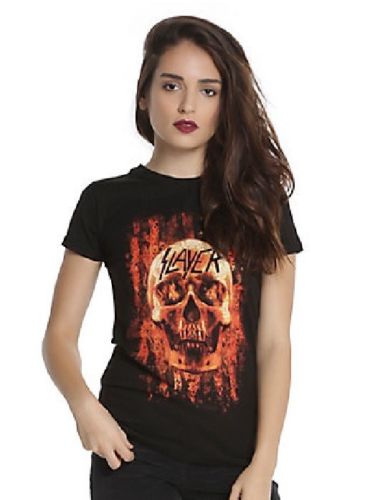 Hot girl wearing a Slayer t-shirt.